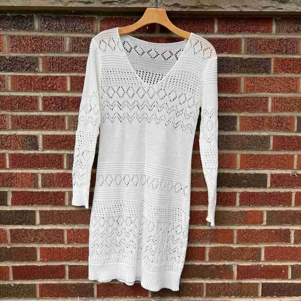 Chic White Knit Dress
